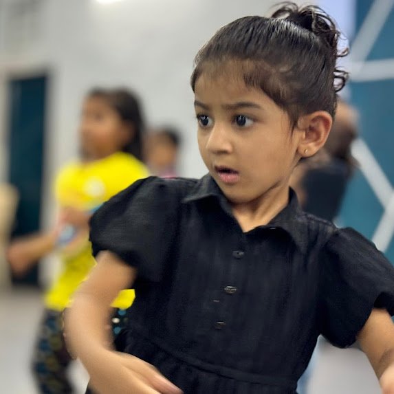 Buskers Amababri |  Hip-Hop Dance Class In Ambabari